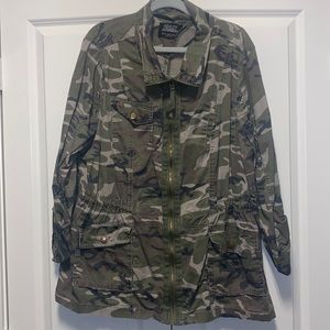 Womens Light Weight Camo Jacket
